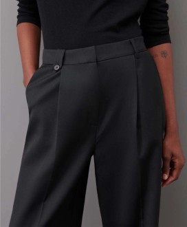 Wide-leg trousers