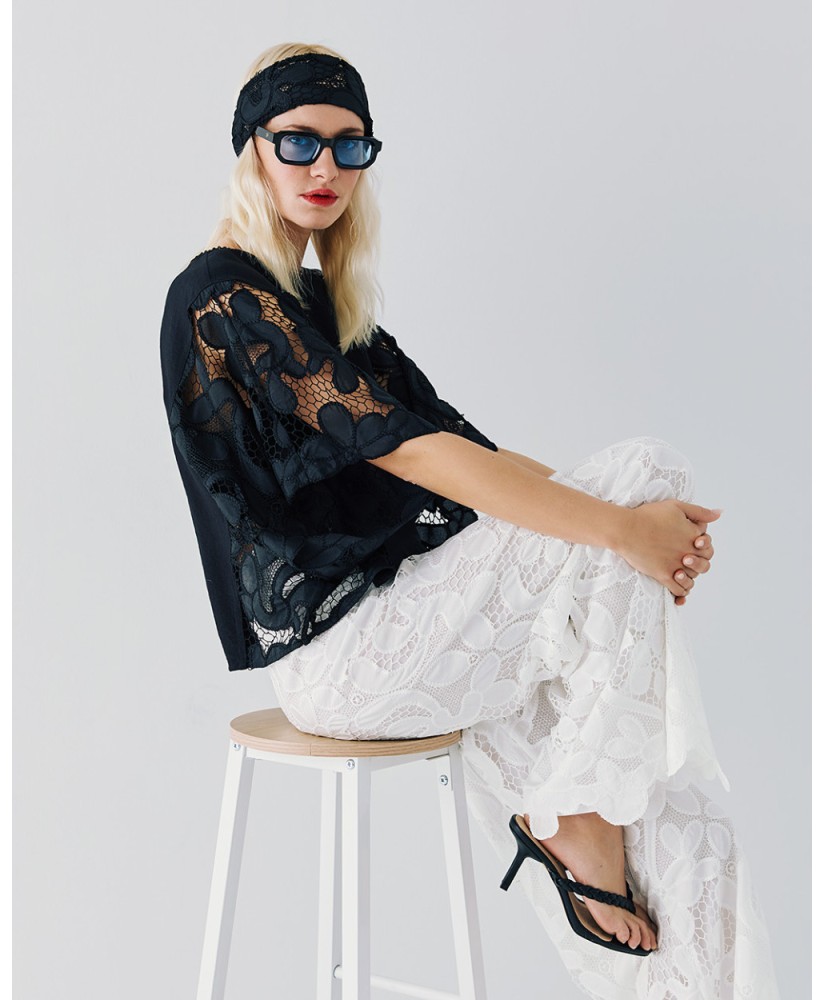 Μπλούζα oversized με broderie λεπτομέρειες