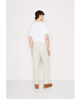 Boss Sanderson in a comfort stretch linen blend