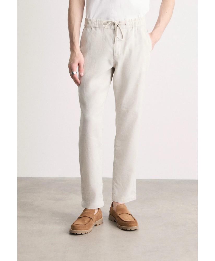 Boss Sanderson in a comfort stretch linen blend