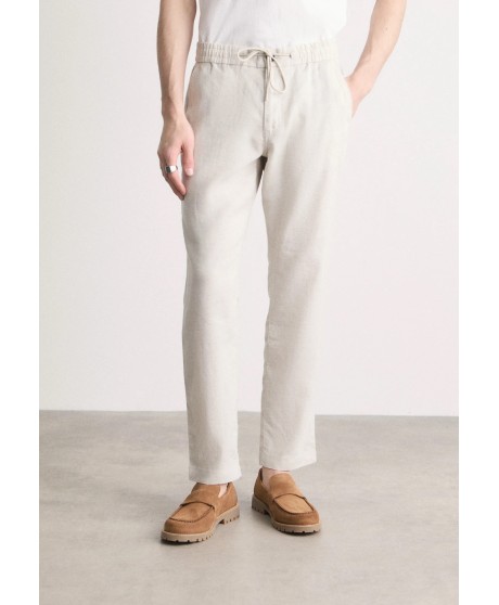 Boss Sanderson in a comfort stretch linen blend