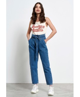 Baggy fit belted jeans