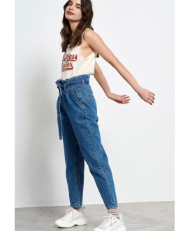 Baggy fit belted jeans
